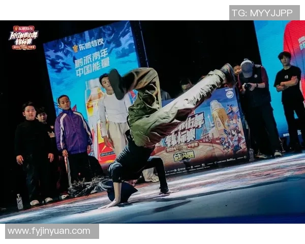 武汉飞盘队在世界街舞大赛中以85分领先其他队伍展现强大实力